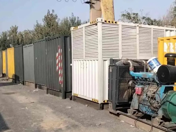 番阳镇200KW柴油发电机机组每小时油耗是多少？