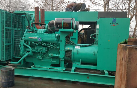 番阳镇发电机组如何判断水冷式机油散热器内部是否需要清洗？